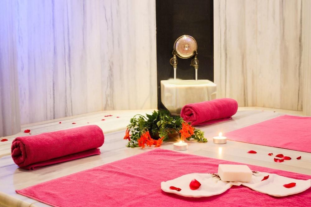 Sisus Hotel Cesme Bagian luar foto
