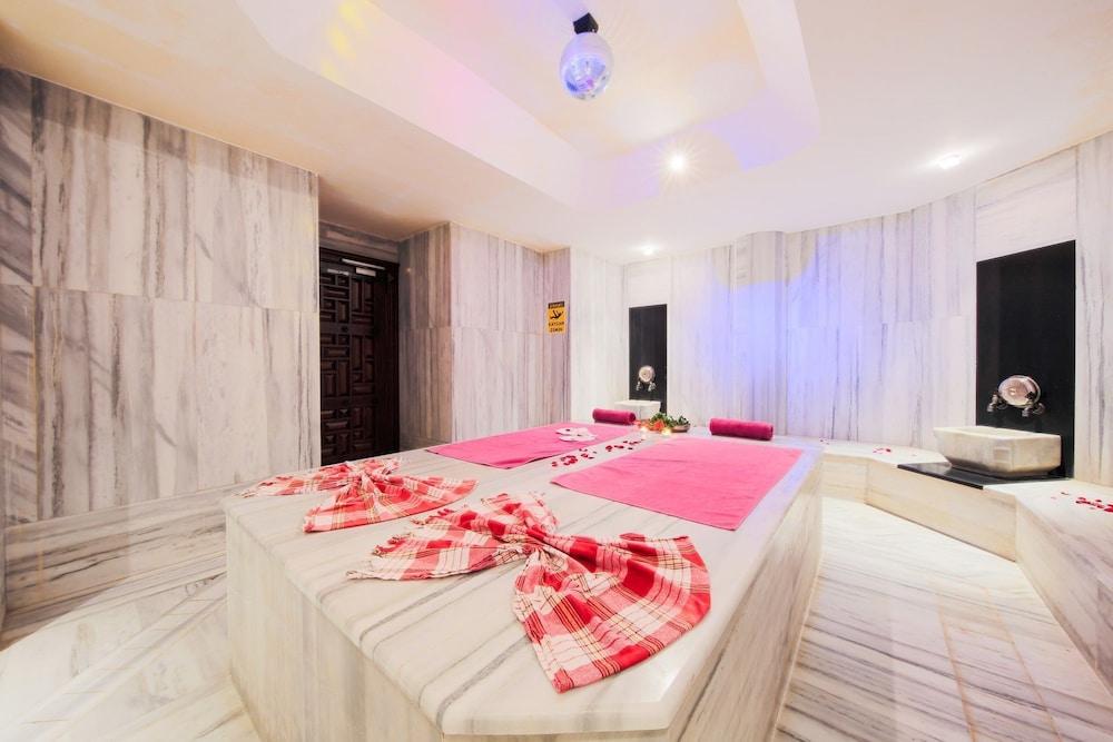 Sisus Hotel Cesme Bagian luar foto
