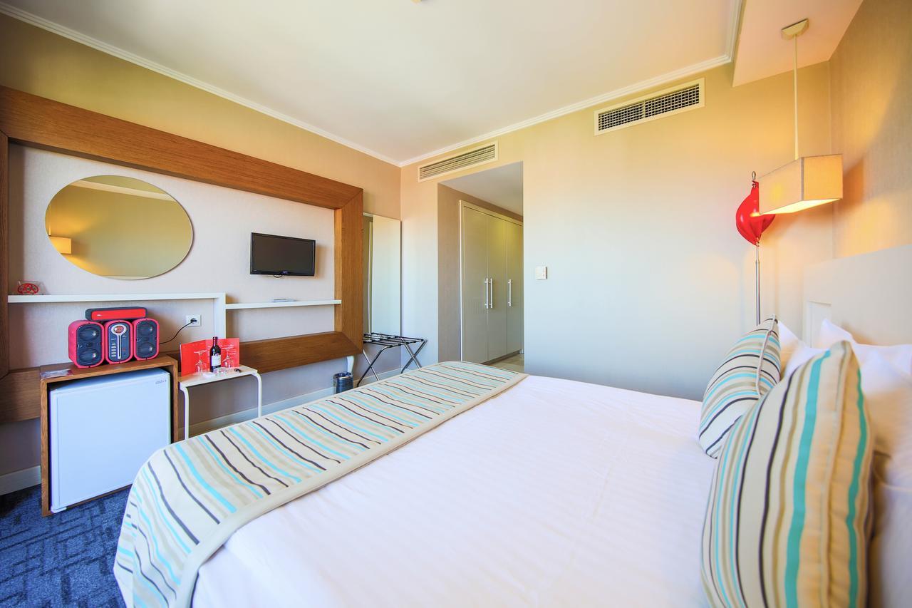 Sisus Hotel Cesme Bagian luar foto