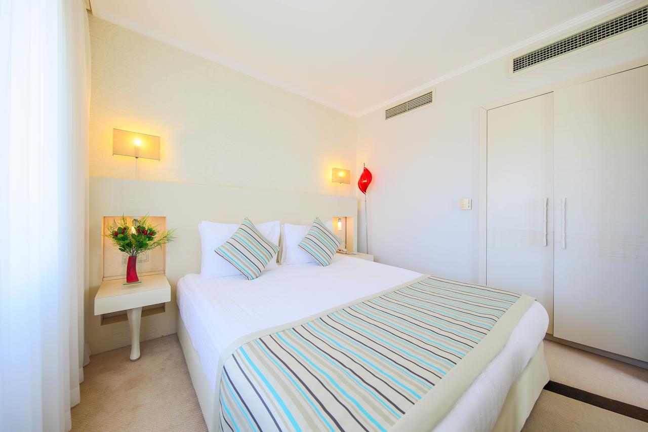 Sisus Hotel Cesme Bagian luar foto