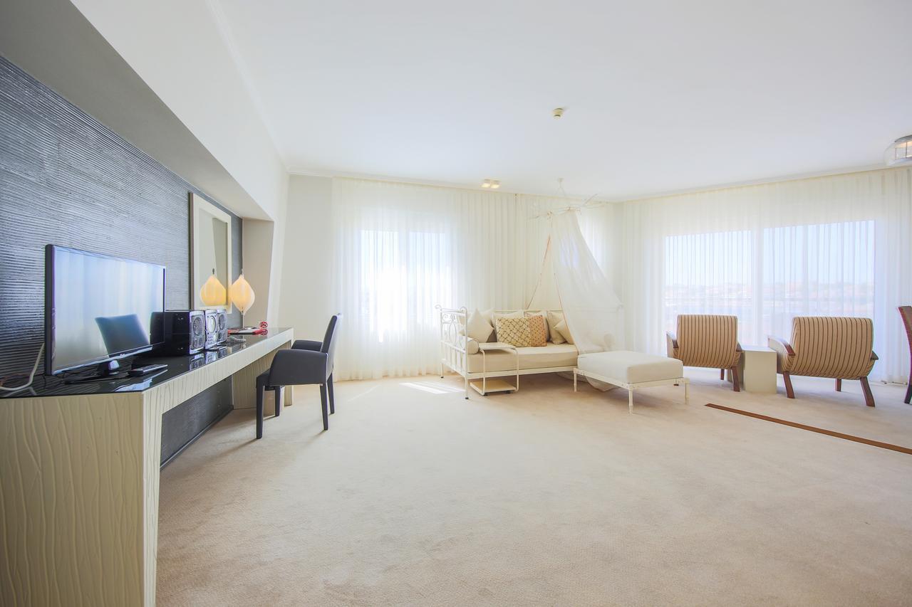 Sisus Hotel Cesme Bagian luar foto