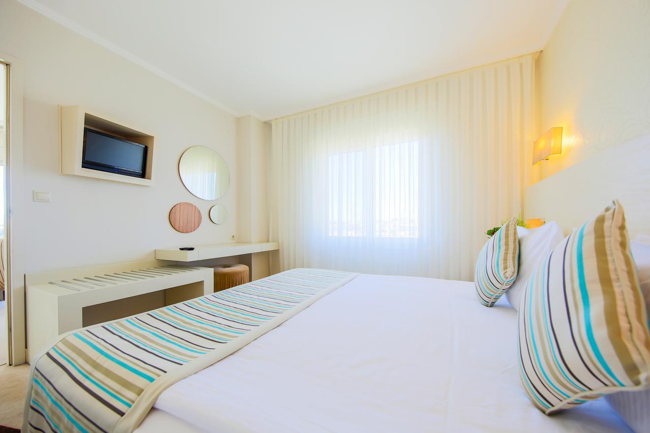 Sisus Hotel Cesme Bagian luar foto
