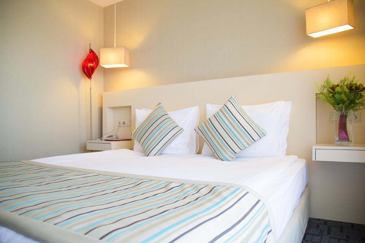 Sisus Hotel Cesme Bagian luar foto