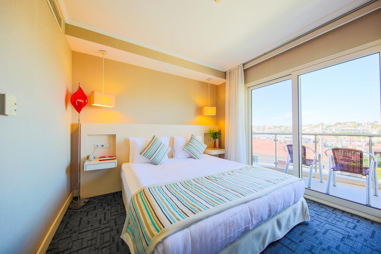 Sisus Hotel Cesme Bagian luar foto