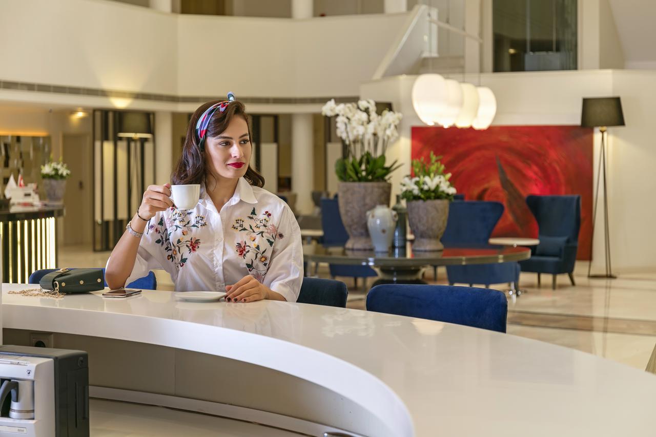 Sisus Hotel Cesme Bagian luar foto