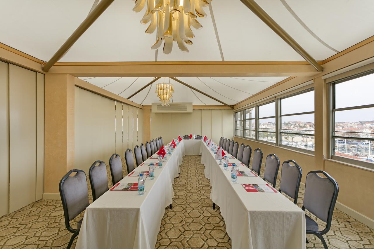 Sisus Hotel Cesme Bagian luar foto