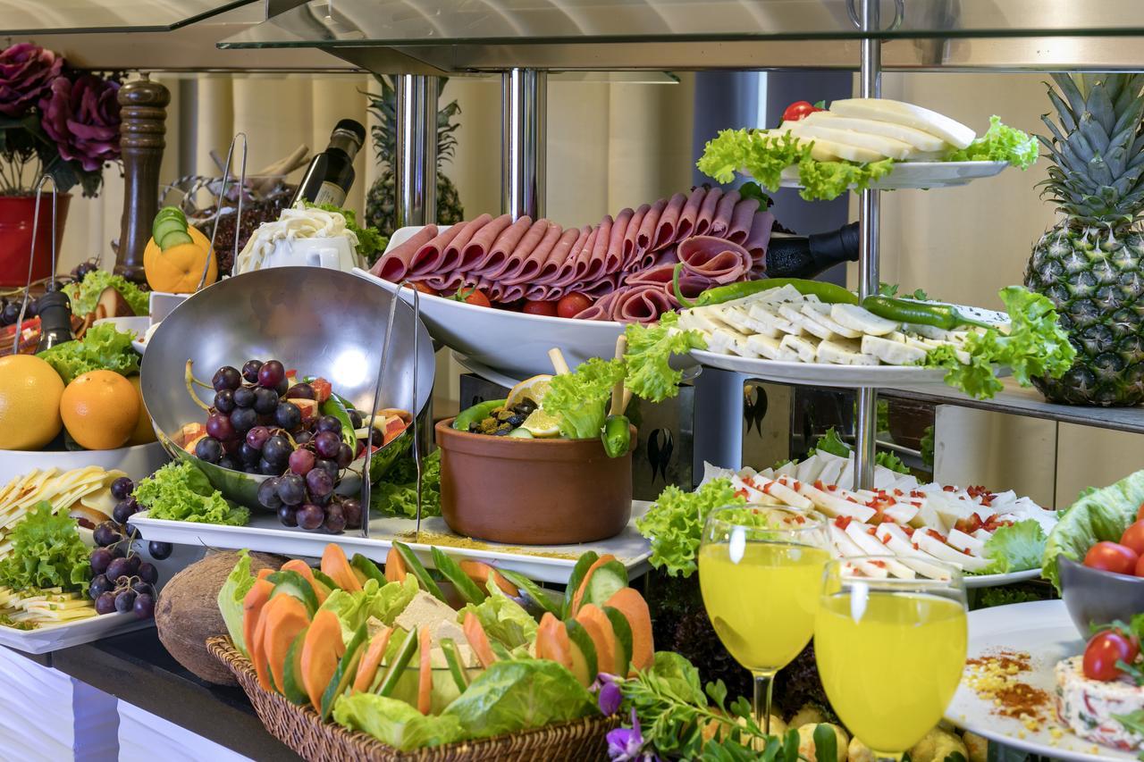 Sisus Hotel Cesme Bagian luar foto