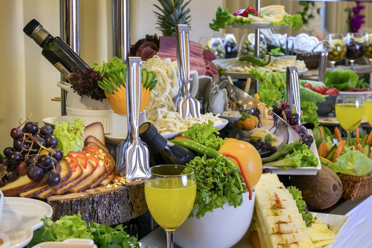 Sisus Hotel Cesme Bagian luar foto