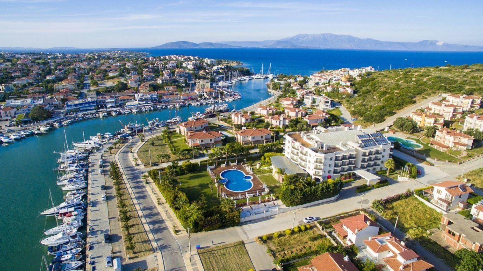 Sisus Hotel Cesme Bagian luar foto