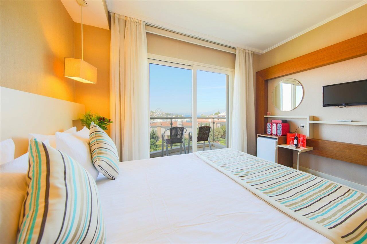 Sisus Hotel Cesme Bagian luar foto