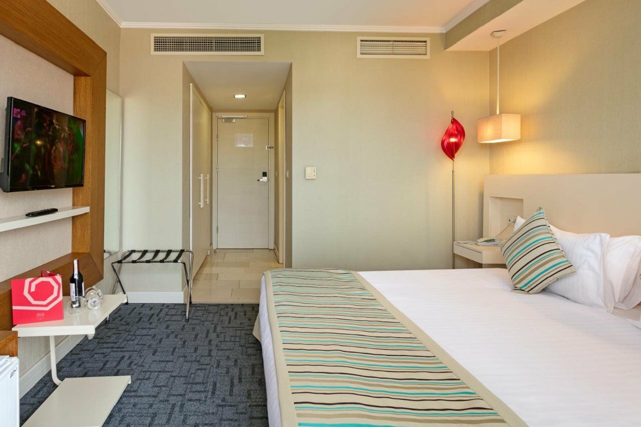 Sisus Hotel Cesme Bagian luar foto