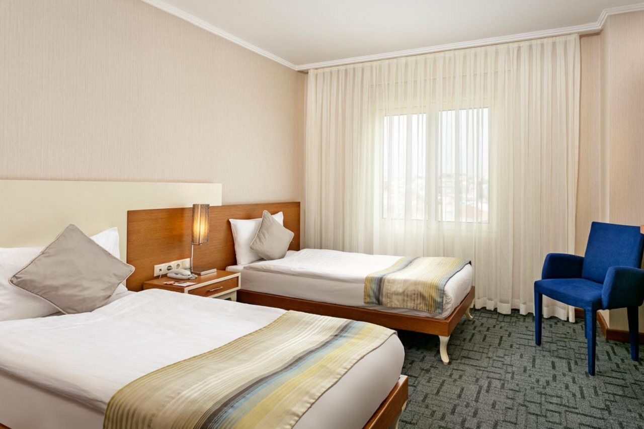 Sisus Hotel Cesme Bagian luar foto