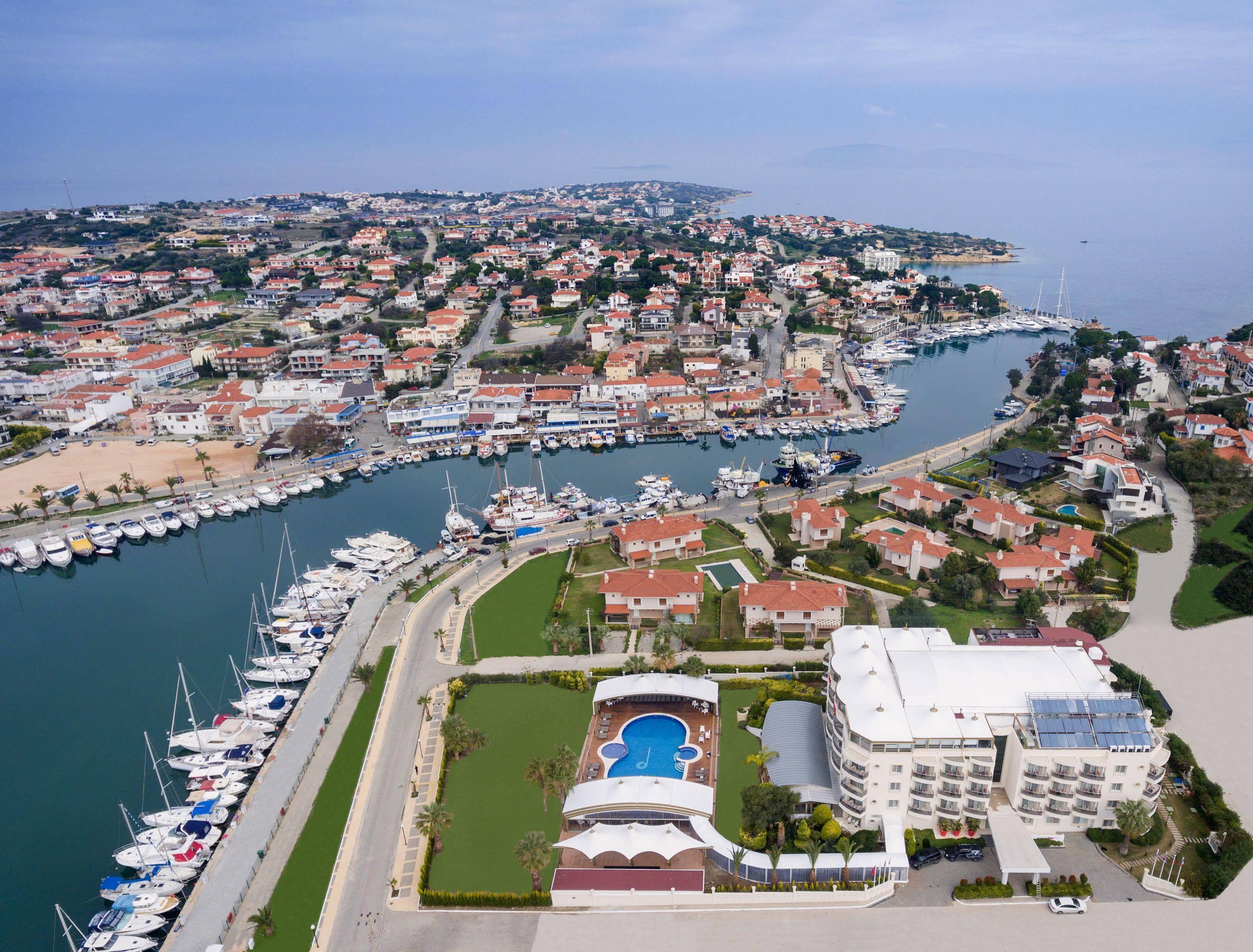 Sisus Hotel Cesme Bagian luar foto
